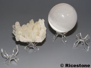 Socle acrylique transparent 8x5x2cm, CU852, présentoir pour minéraux et  figurine.